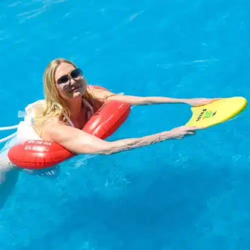 swimtrainer-pro-schwimmbrett-wasser
